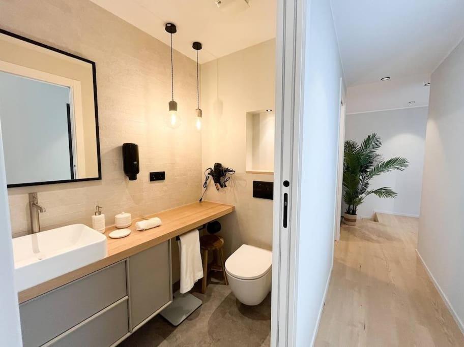 Atico Duplex De Lujo - Clasificacion 5 Estrellas - 8pax - A Pie Del Centro - 2 Parkings L By Bonesvacances Apartment *