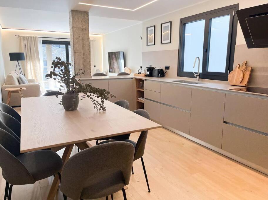 Atico Duplex De Lujo - Clasificacion 5 Estrellas - 8pax - A Pie Del Centro - 2 Parkings L By Bonesvacances Apartamento *