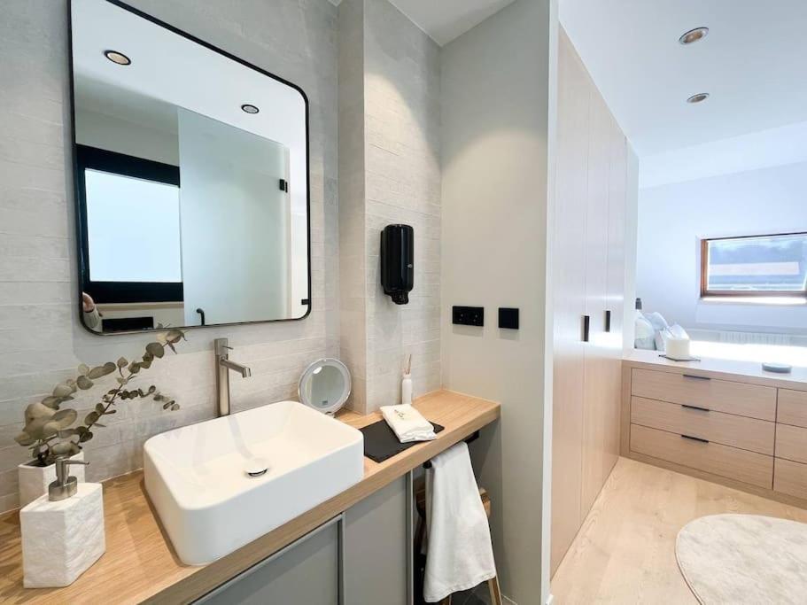 Apartamento Atico Duplex De Lujo - Clasificacion 5 Estrellas - 8pax - A Pie Del Centro - 2 Parkings L By Bonesvacances