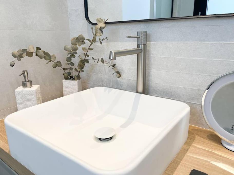 Apartamento Atico Duplex De Lujo - Clasificacion 5 Estrellas - 8pax - A Pie Del Centro - 2 Parkings L By Bonesvacances *